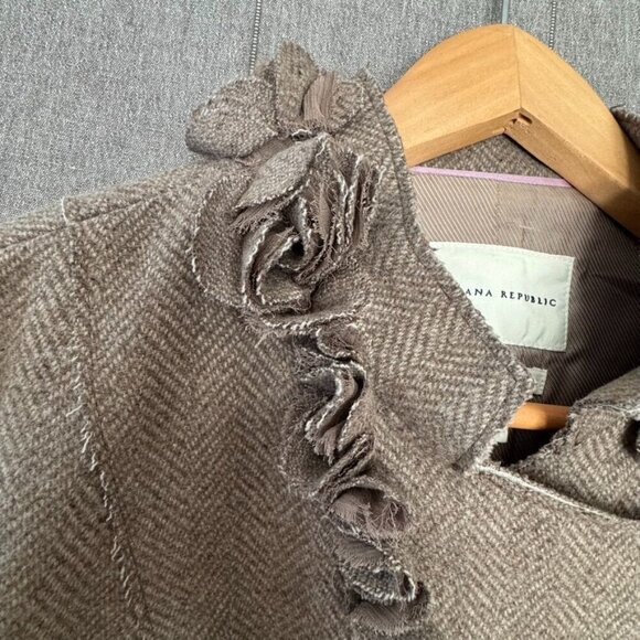 Banana Republic Taupe Ivory Wool Blend Herringbone Tweed 3D Floral Blazer 12 P - Picture 6 of 16